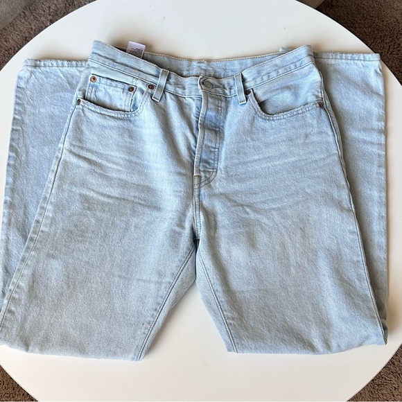 Levi's 501 Light Blue Women's Jeans - Picture 2 of 6